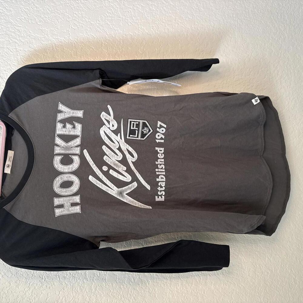 NWT Women’s LA Kings Raglan T-shirt Size Small